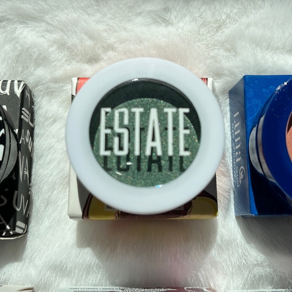 Eyeshadow Bundle: Eyeshadow Singles and Duo - Picture 2 of 4